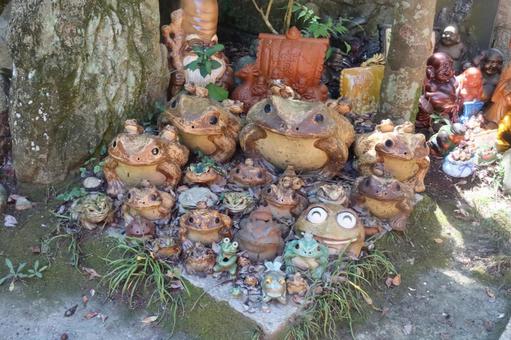 淡島神社のかえるの置物 淡島神社のかえるの置物の写真