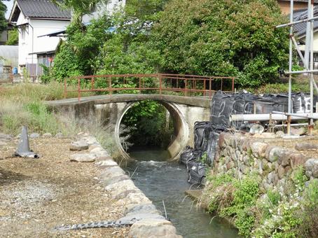日本の田舎の川と橋 日本の田舎の川と橋の写真