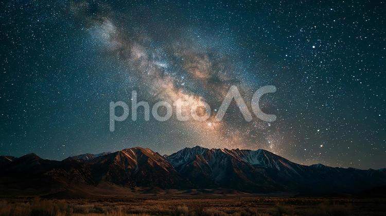 山並みと天の川 天の川,星空,夜景の写真素材