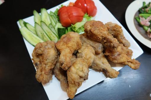自家製骨付きフライドチキン 自家製骨付きフライドチキンの写真