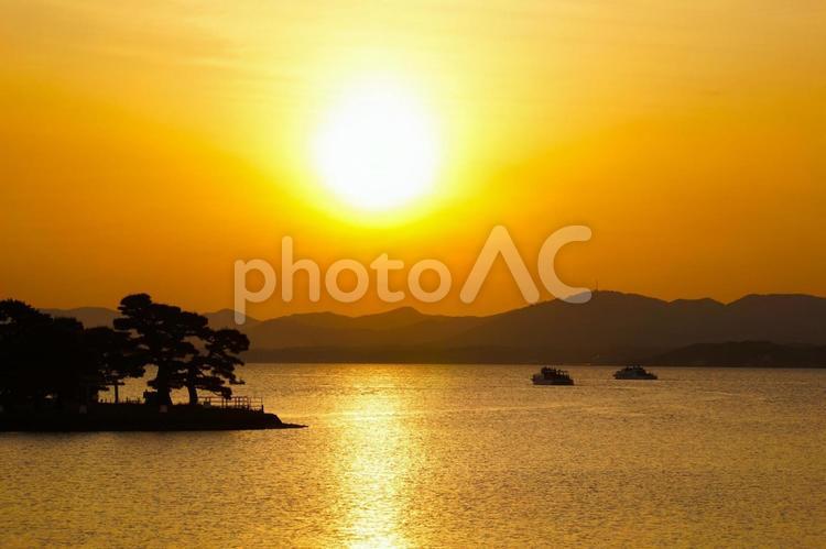 松江の宍道湖に沈む夕日と嫁ヶ島7 宍道湖,夕日,嫁ヶ島の写真素材