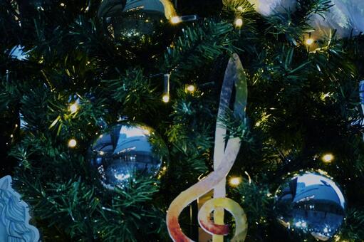 ト音記号のオーナメントとツリー クリスマス,クリスマスツリー,飾りの写真素材
