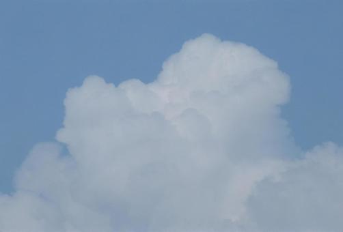 Cumulonimbus clouds rising in the summer sky, JPG