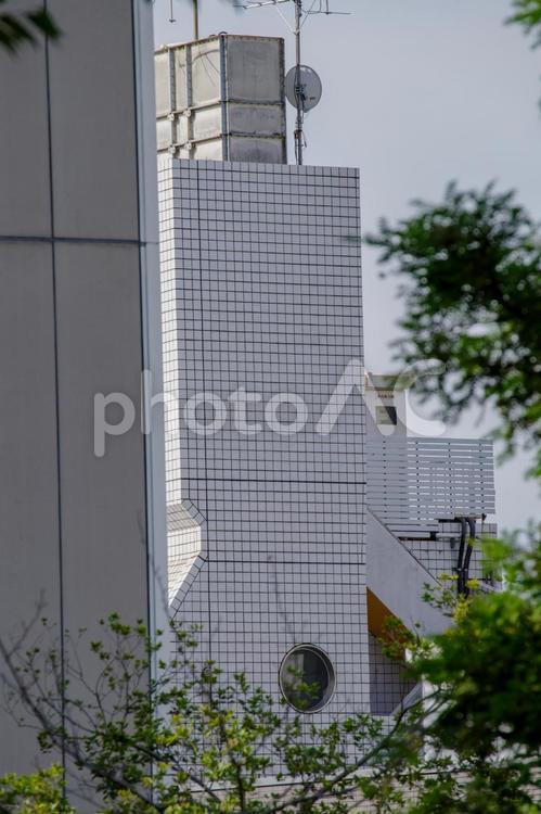 東京の赤坂6丁目での丸い窓のある建物 赤坂,ビル,東京の写真素材