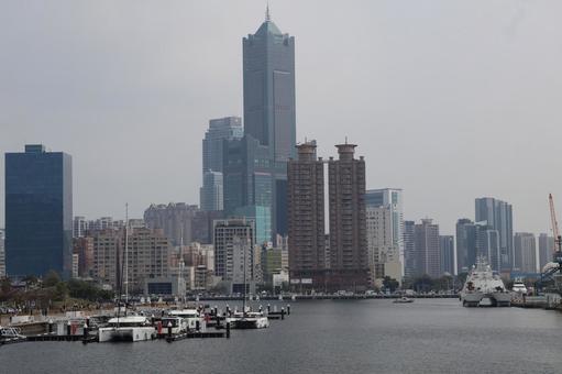 台湾高雄の港と高層ビルの街並みの風景 台湾高雄の港と高層ビルの街並みの風景 台湾,高雄,高層ビルの写真素材