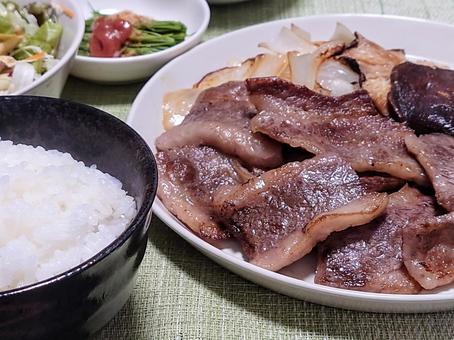 肉料理とご飯 肉料理とご飯の写真