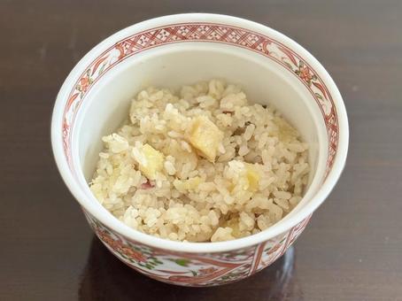 自作のさつまいもご飯 自作のさつまいもご飯 サツマイモ,炊き込みご飯,ごはんの写真素材
