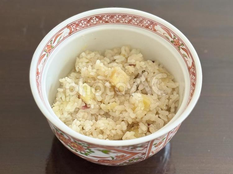 自作のさつまいもご飯 サツマイモ,炊き込みご飯,ごはんの写真素材