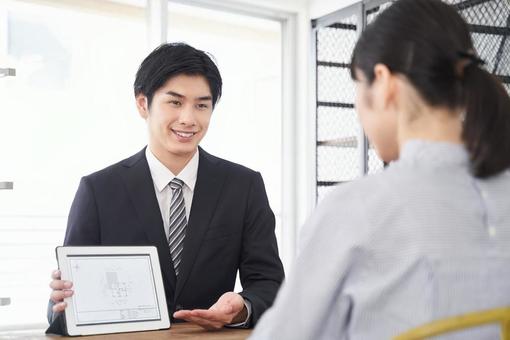 Real estate sales position explaining the room, pokój, opis, tablet, JPG