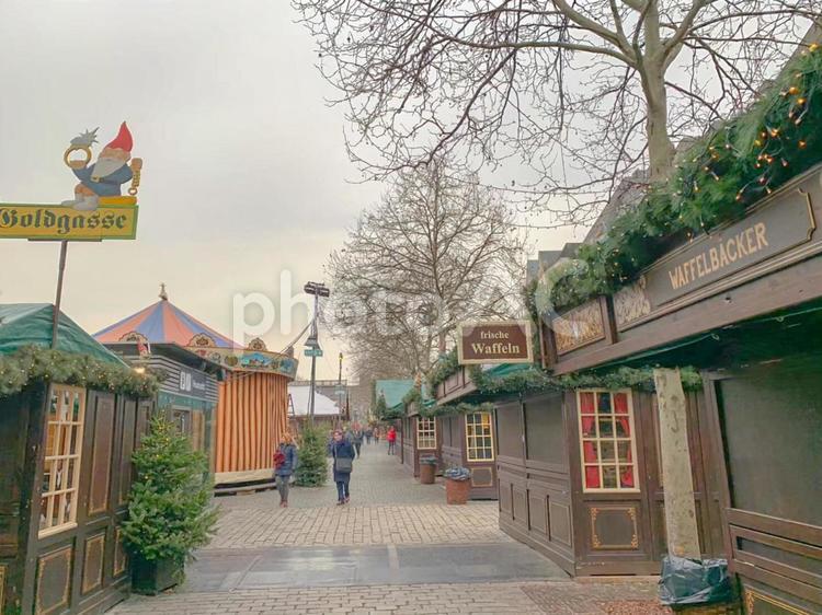 【ドイツ】ケルン旧市街のクリスマスマーケット ドイツ,クリスマスマーケット,ケルンの写真素材