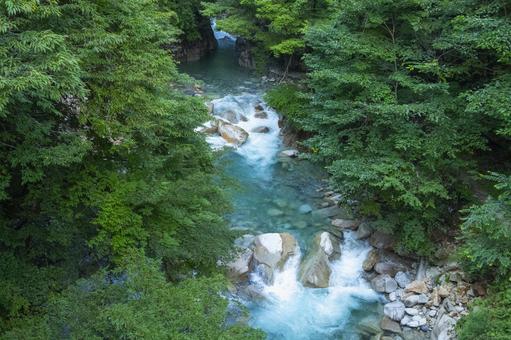 エメラルドグリーンの水が綺麗な柿其渓谷 エメラルドグリーンの水が綺麗な柿其渓谷 柿其渓谷,渓谷,夏の写真素材