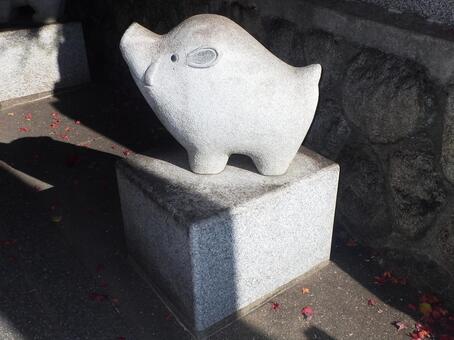 保久良神社の十二支の石像　イノシシ イノシシ,亥,猪の写真素材