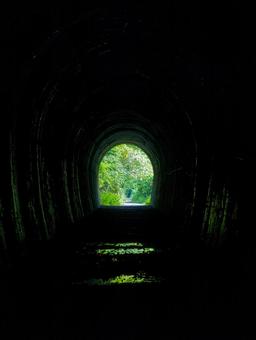 廃線のトンネル 廃線のトンネルの写真