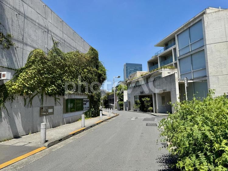 表参道　裏道 表参道,表参道ヒルズ,路地裏の写真素材