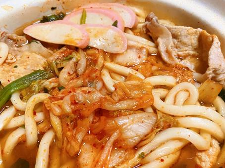 かまぼこ付きキムチチゲうどん キムチチゲうどん,うどん,麺料理の写真素材