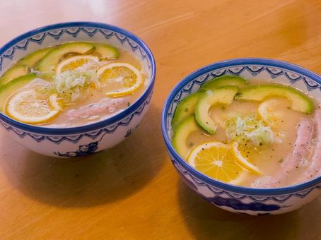 アボカドとレモンの爽やかヌードル 料理,食べ物,麺料理の写真素材