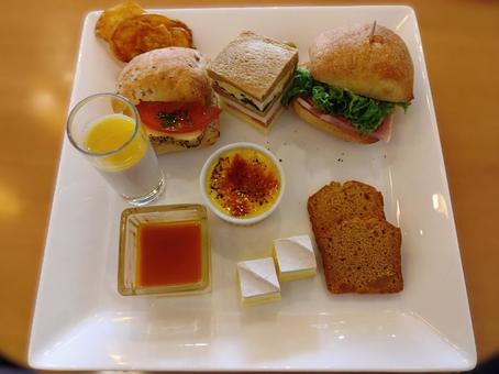 サンドイッチ、バーガー、スイーツプレート サンドイッチ,スイーツ,ワンプレートの写真素材