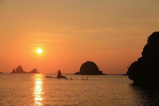 大田子海岸の素晴らしい夕陽 大田子海岸の素晴らしい夕陽 大田子海岸,落陽,日の入りの写真素材