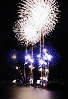 Fireworks over the lake/Matsue Suigo Festival, JPG