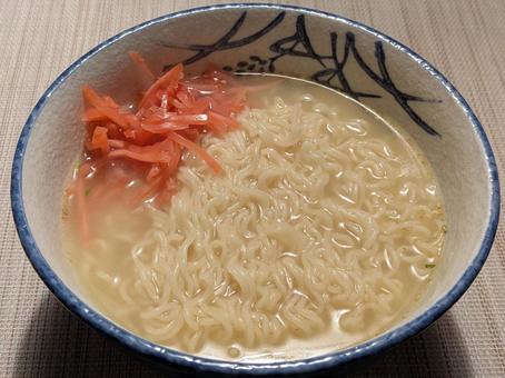 文化の日の朝に食べたインスタントラーメン ラーメン,即席ラーメン,麺料理の写真素材