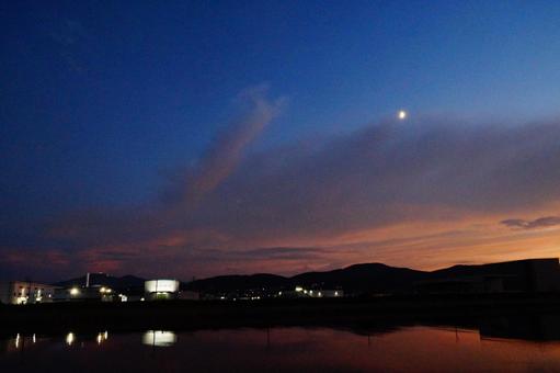 夜景 夜景,夕暮れ,マジックアワーの写真素材