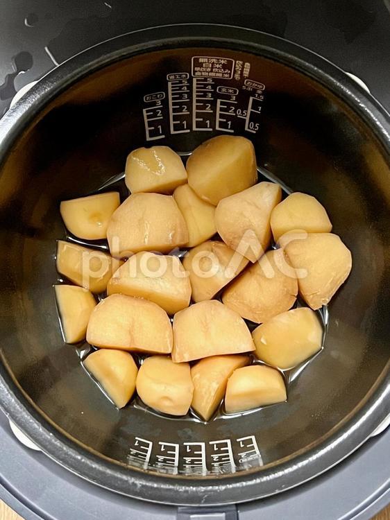 炊飯器じゃがいもの煮物 炊飯器,時短,じゃがいもの写真素材