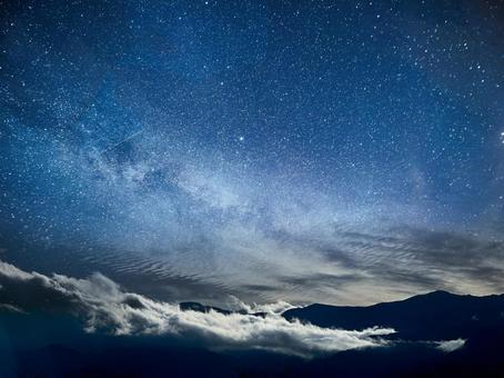 雲海を呑み込む宙 雲海を呑み込む宙の写真