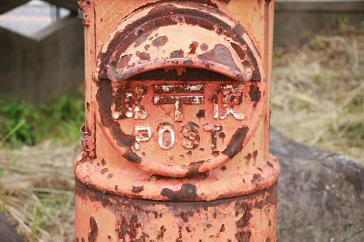 郵便ポスト ポスト,赤ポスト,廃棄の写真素材