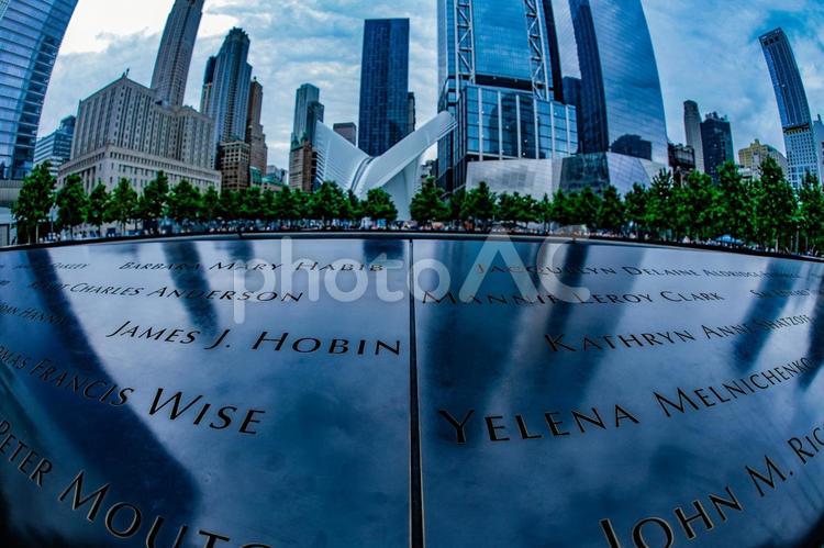 911メモリアルの彫刻 グラウンドゼロ,911メモリアル,犠牲者の名前の写真素材