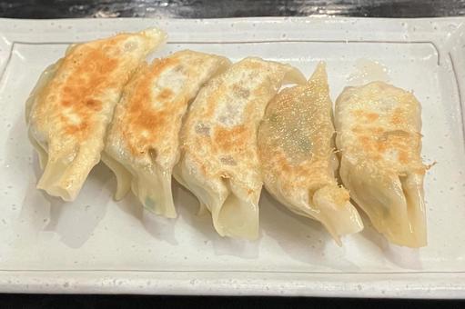 焼き餃子 焼き餃子の写真
