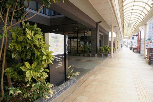 宮崎県都城市のアーケード通り 宮崎県都城市のアーケード通り 市街地,建物,風景の写真素材