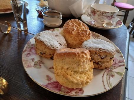 Thick scones - raisin plain, JPG