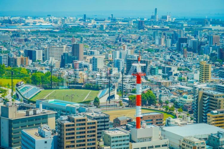 川崎市の競技場と住宅地 競技場,フィールド,赤白の塔の写真素材
