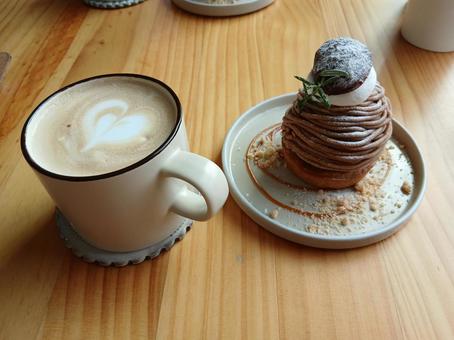 モンブランと♡カフェラテ モンブラン,カフェラテ,ハートの写真素材