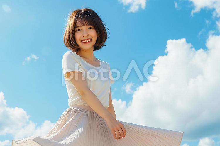 スカートをひるがえし笑う女性 女性,笑顔,スカートの写真素材