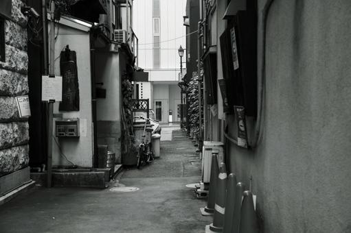 東京都中央区銀座の路地裏 東京都中央区銀座の路地裏 路地,路地裏,銀座の写真素材