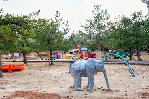 島根・出雲浜山公園の林間こども広場 島根・出雲浜山公園の林間こども広場 浜山公園,出雲,遊具の写真素材