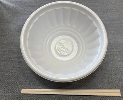 プラのボウルと割り箸 プラのボウルと割り箸 プラスチック,お皿,割り箸の写真素材