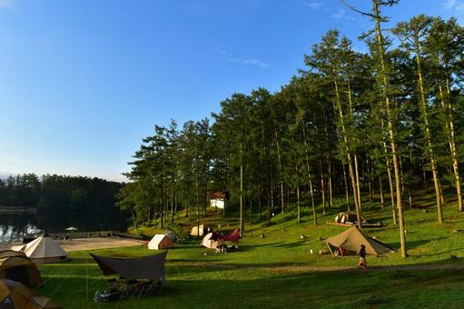 湖畔での夏キャンプ 湖畔での夏キャンプ キャンプ,キャンプ場,湖畔の写真素材