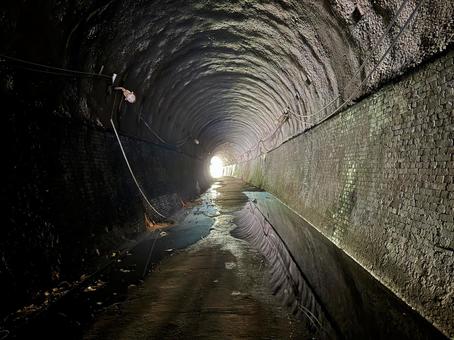 信越本線の廃トンネル 信越本線の廃トンネルの写真