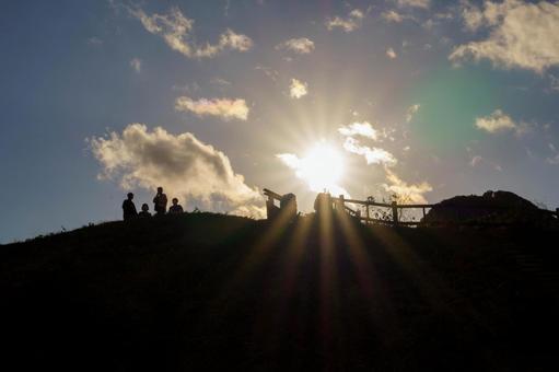 佐渡の観光名所大野亀を眺める人々 風景,自然,空の写真素材