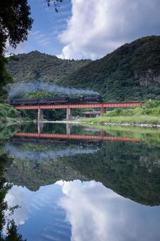 山口県　長門峡を駆けるSL機関車 自然,ごんぎつね,赤いの写真素材