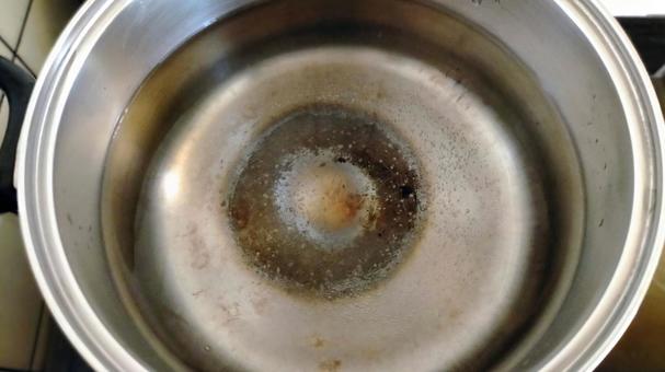 ステンレス鍋 虹色の焦げ ステンレス鍋 虹色の焦げの写真