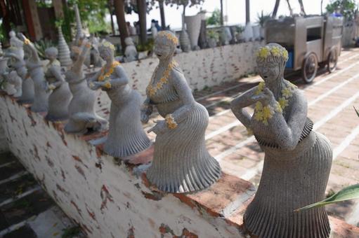 女性の像 タイ,エラワン博物館,象の像の写真素材