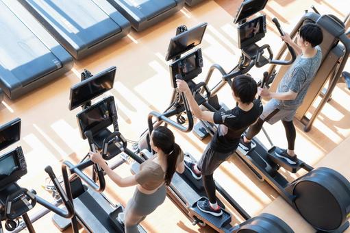 スポーツジムでトレーニングをする若い男女 スポーツジム,フィットネス,ダイエットの写真素材