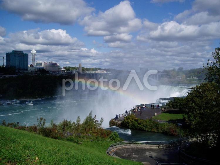 ナイアガラの滝にかかる虹 ナイアガラ,虹,水域の写真素材