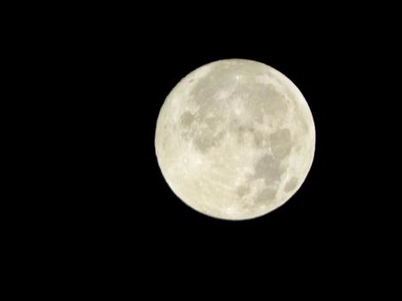 2025年10月6日の月9 月,中秋の名月,十五夜の写真素材