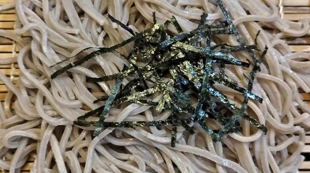 Zaru soba noodles and shredded seaweed, JPG