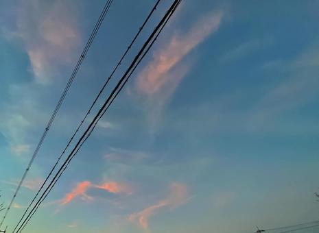 空と雲と電線 空と雲と電線の写真