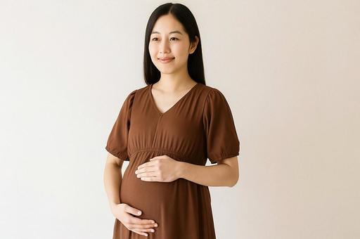 茶色ワンピースの日本人妊婦 微笑みポーズ 茶色ワンピースの日本人妊婦 微笑みポーズの写真
